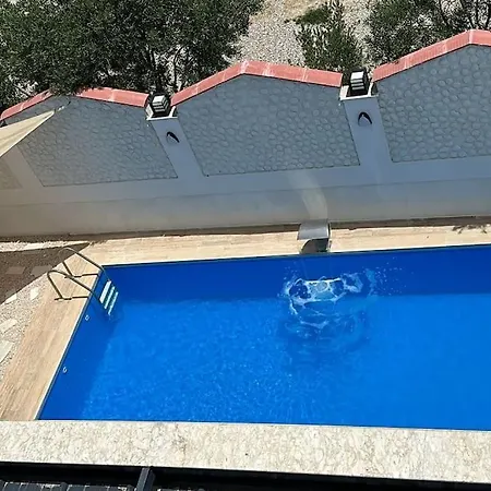 Calm, Private Oasis For Relaxation With Its Own Pool Apartment