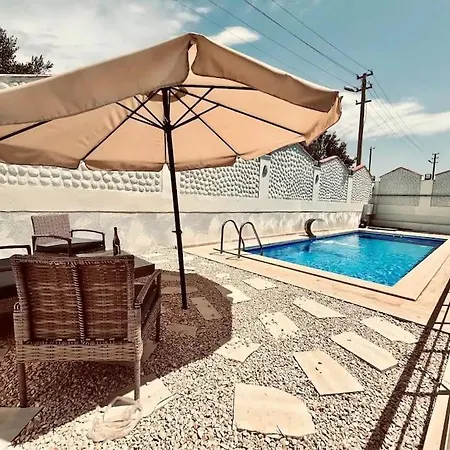 Calm, Private Oasis For Relaxation With Its Own Pool 公寓 *