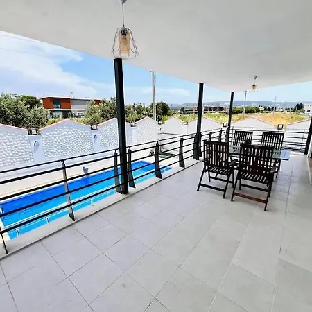 Calm, Private Oasis For Relaxation With Its Own Pool